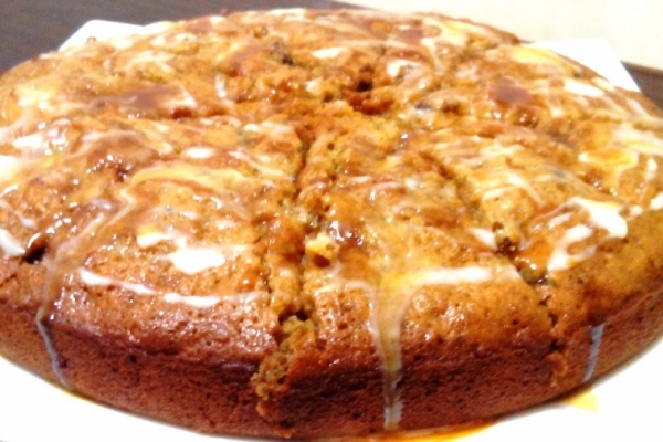 كيكة البلح الهشة بصوص التوفي