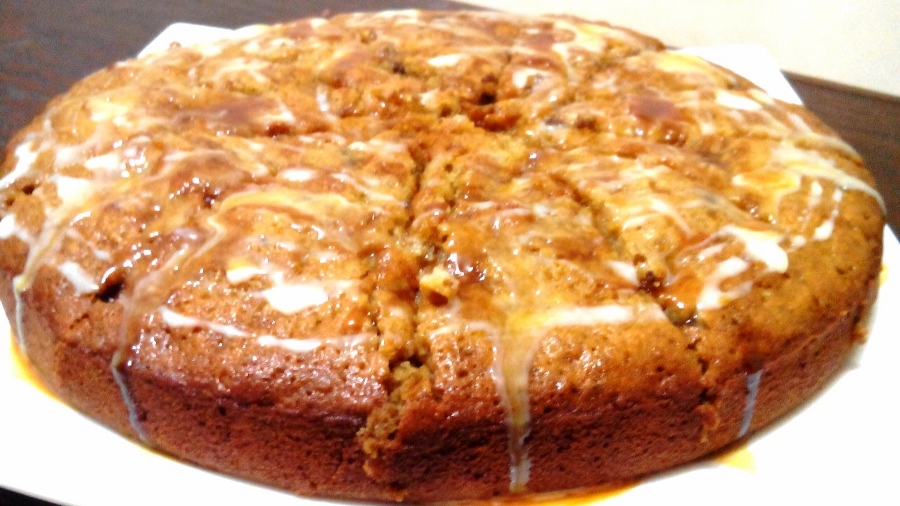 كيكة البلح الهشة بصوص التوفي